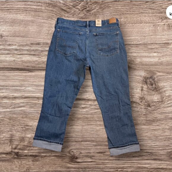 Signature Levi Strauss Jeans Womens Blue Mid Rise Capri Jeans Pants 32x22 Actual - Picture 2 of 9